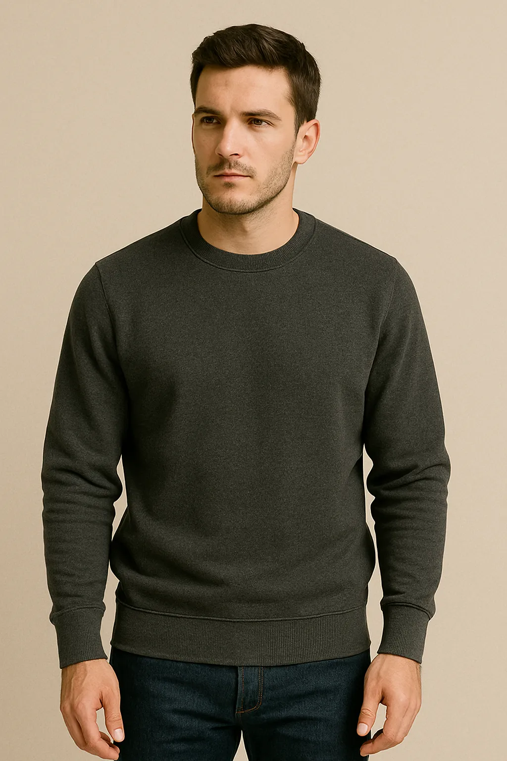 Ein Mann  mit Sweatshirt